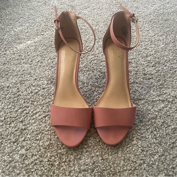 Size 8 Apt. 9 Defined Comfort Mauve Heels - Picture 1 of 2